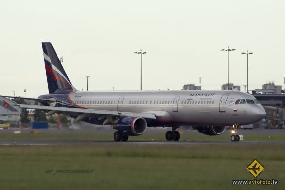 Airbus A321-211
